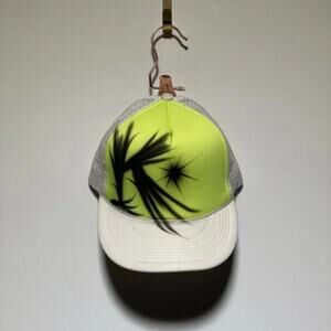 DECKY WHITE & NEON GREEN GRAFFITI TRUCKER HAT